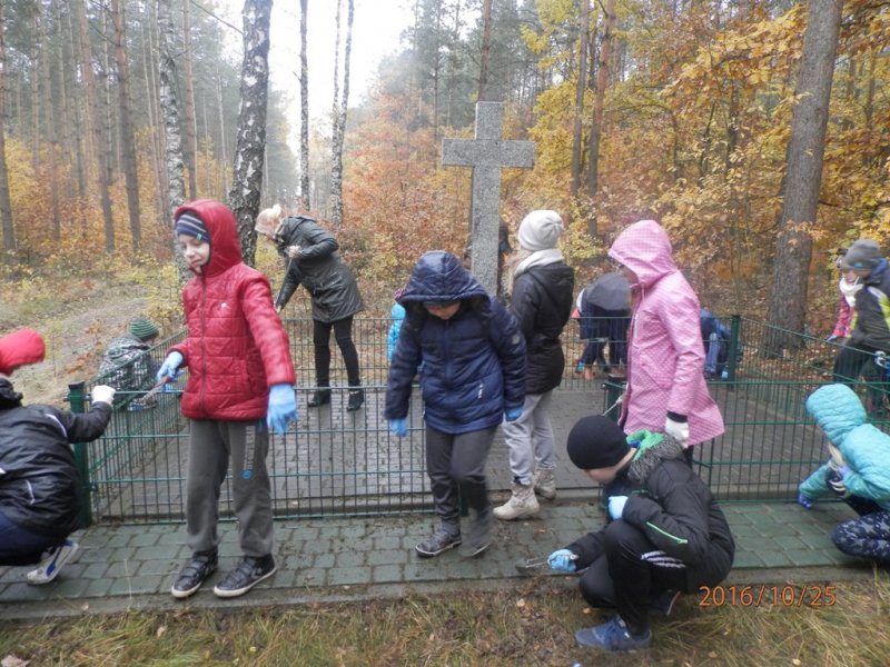 Wyjazd do miejsca pamięci w Kacprówku